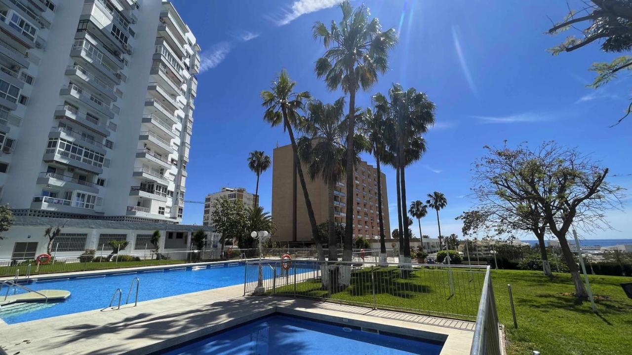 Pool And Beach In Benalmádena Exterior foto